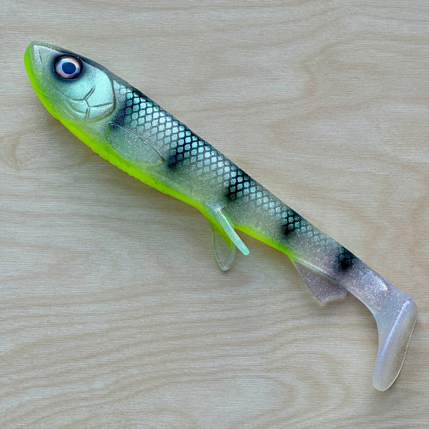 Wolfcreek Shad 29 cm - Green Striped Ghost UV