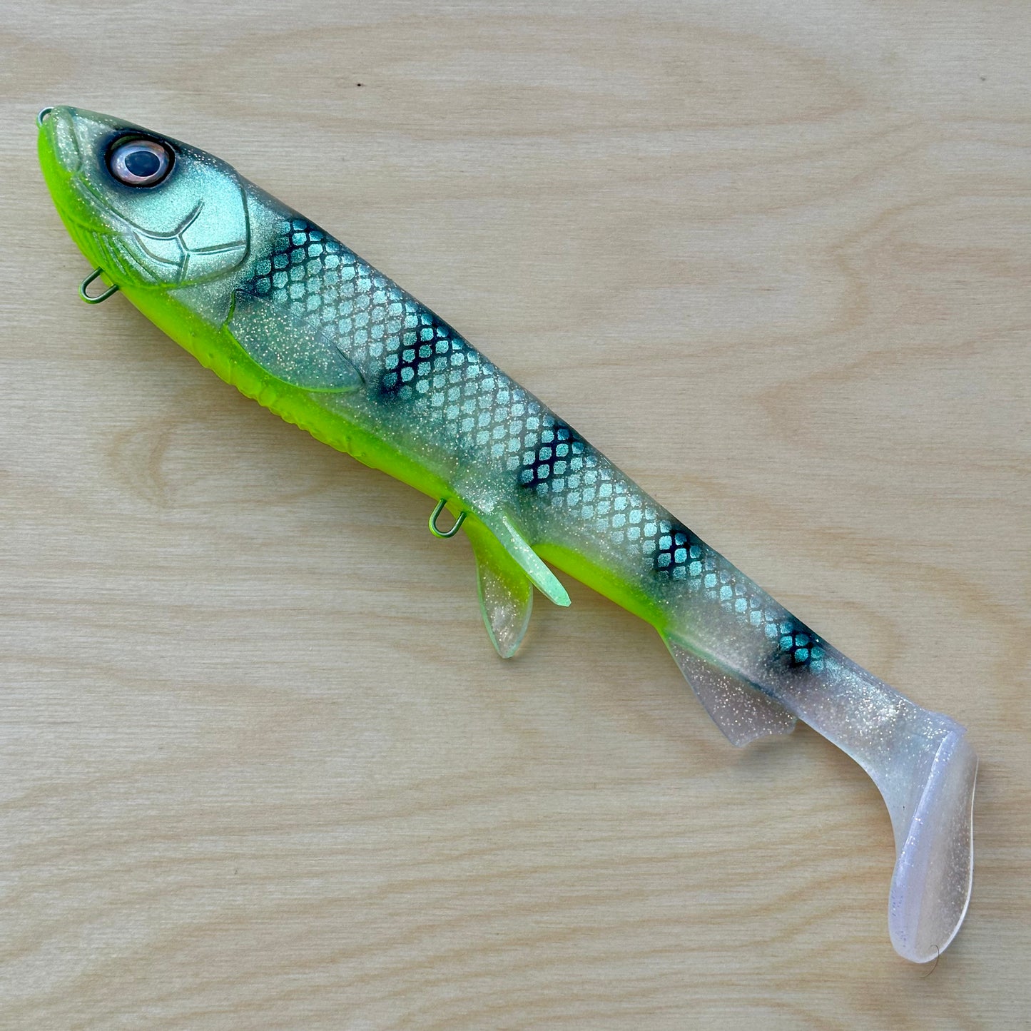 Wolfcreek Shad 29 cm Internal Harness - Green Striped Ghost UV