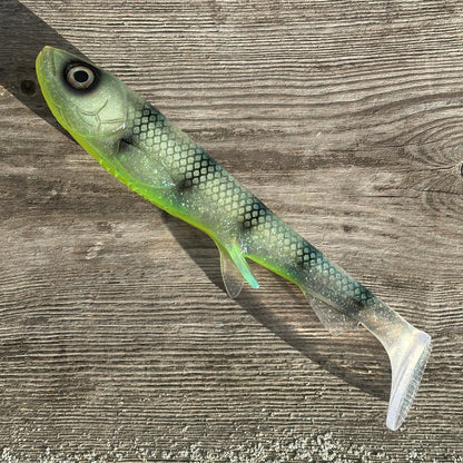 Wolfcreek Shad 29 cm - Green Striped Ghost UV